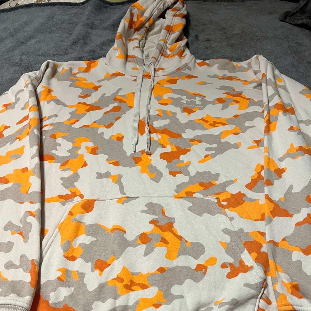 Under Armour Hoodie - Picture 6 of 6